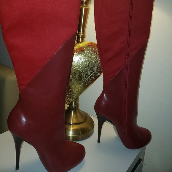 BOOTS - Picture 2 of 8